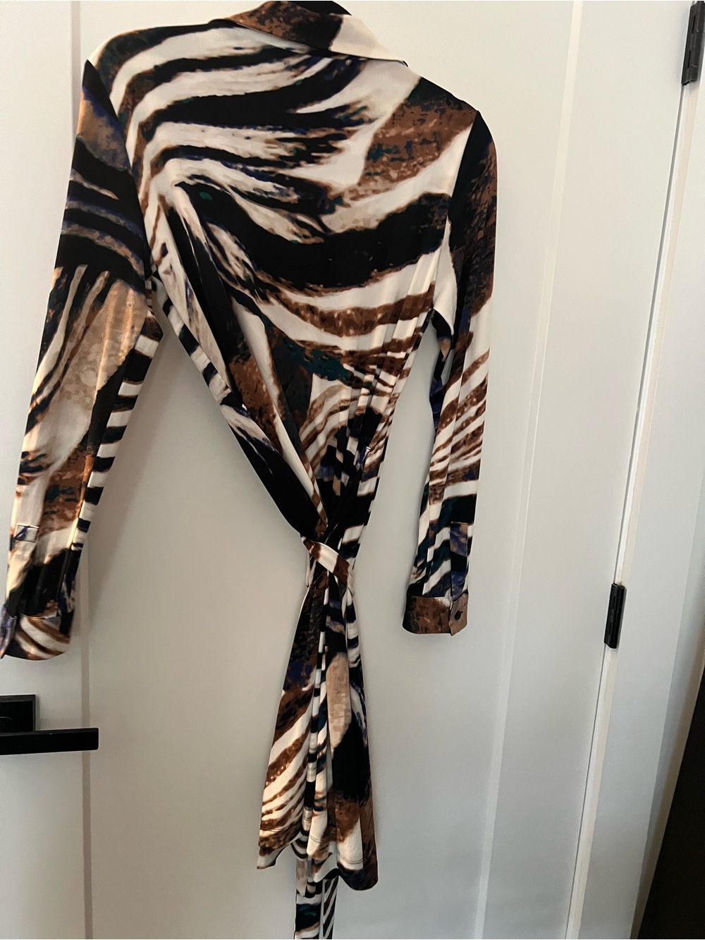 ✅1Hr Sale❤️Calvin Klein Cream, Brown & Black Zebra-Print Long Sleeve Wrap Dress - Picture 5 of 5